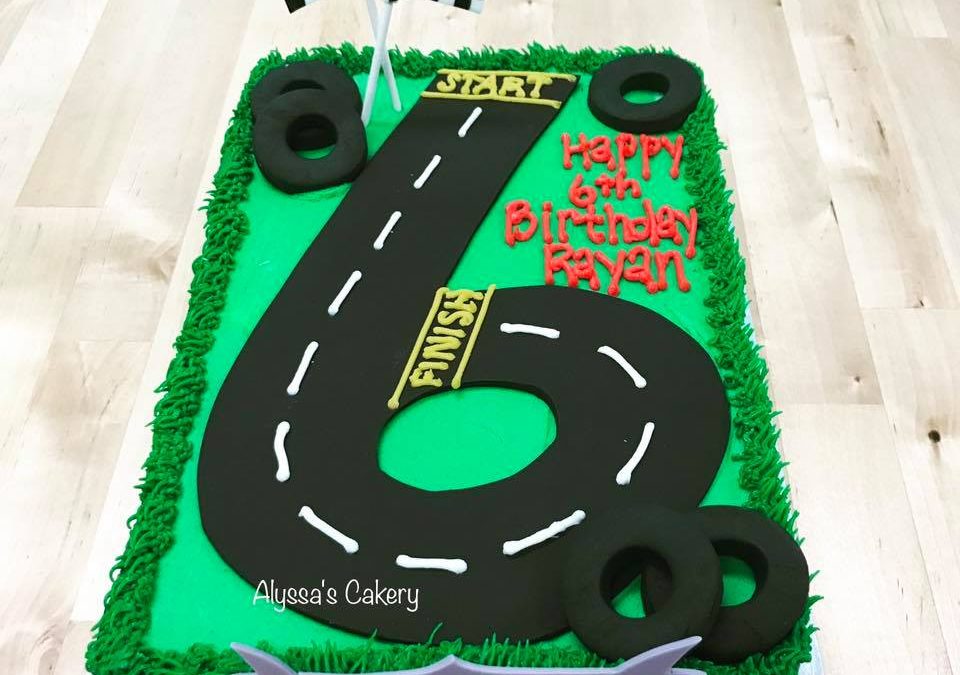 Heather | Race track cake!🏎🏁 #cake #cakedecorating #birthday  #birthdaycake #cars #racing #racetrack #hyvee | Instagram