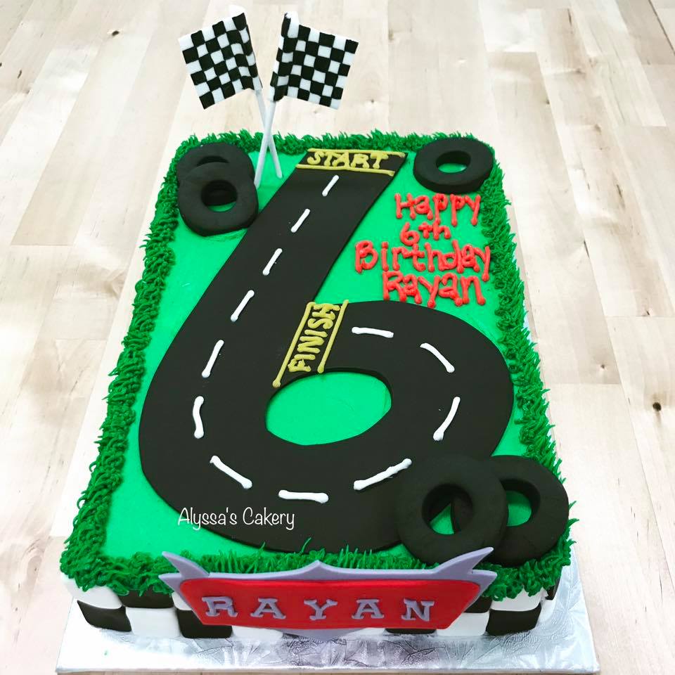 Heather | Race track cake!🏎🏁 #cake #cakedecorating #birthday  #birthdaycake #cars #racing #racetrack #hyvee | Instagram